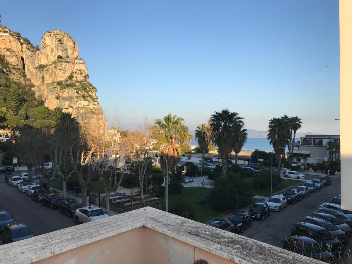 B E B Riviera Di Levante 테라치나 외부 사진