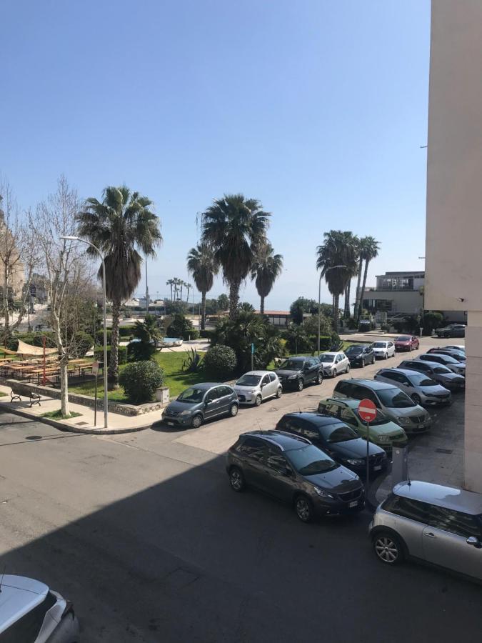 B E B Riviera Di Levante 테라치나 외부 사진