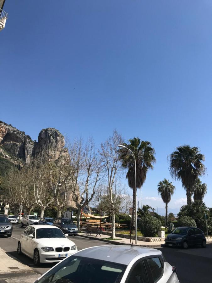 B E B Riviera Di Levante 테라치나 외부 사진