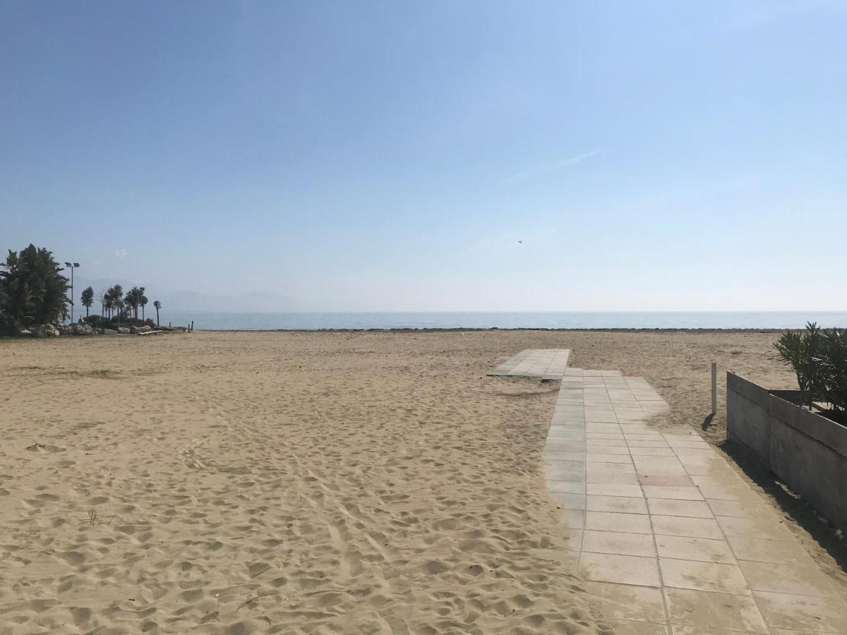 B E B Riviera Di Levante 테라치나 외부 사진