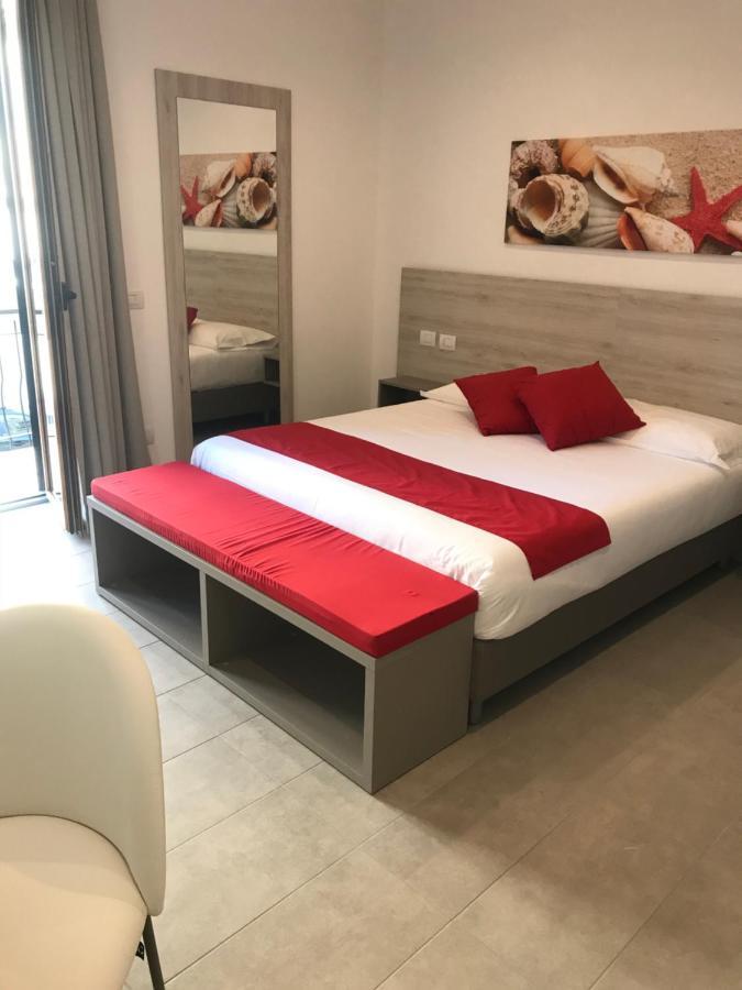 B E B Riviera Di Levante 테라치나 외부 사진
