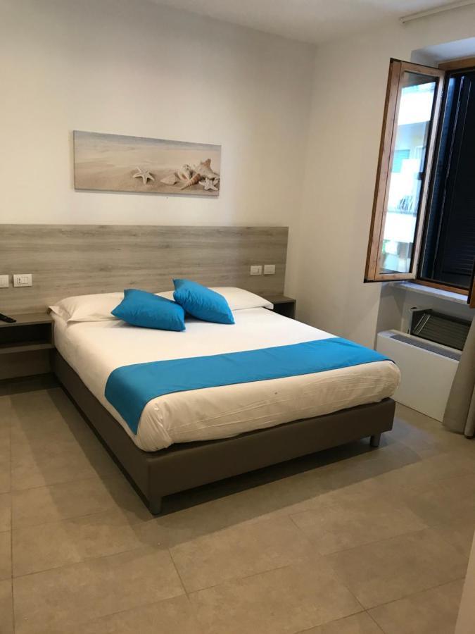 B E B Riviera Di Levante 테라치나 외부 사진