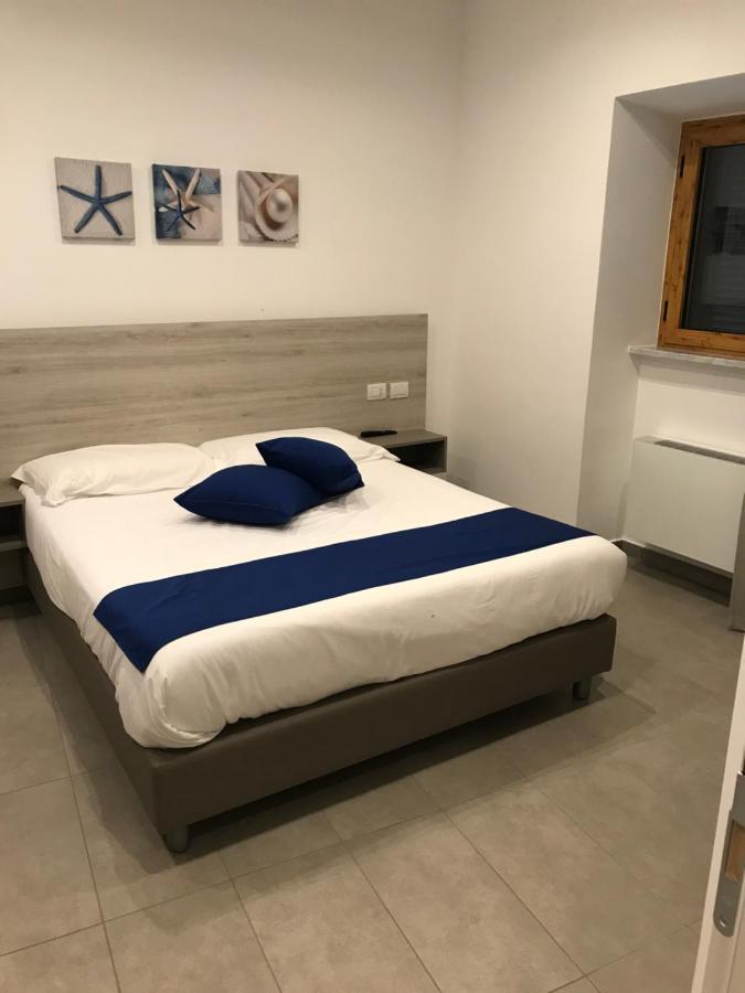 B E B Riviera Di Levante 테라치나 외부 사진